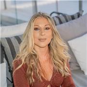 Diplomata Liceo Linguistico e Wedding Planner professionista che lavora con clienti internazionali di lingua inglese, con conoscenza dell’ inglese livello c1 , offre ripetizioni di inglese